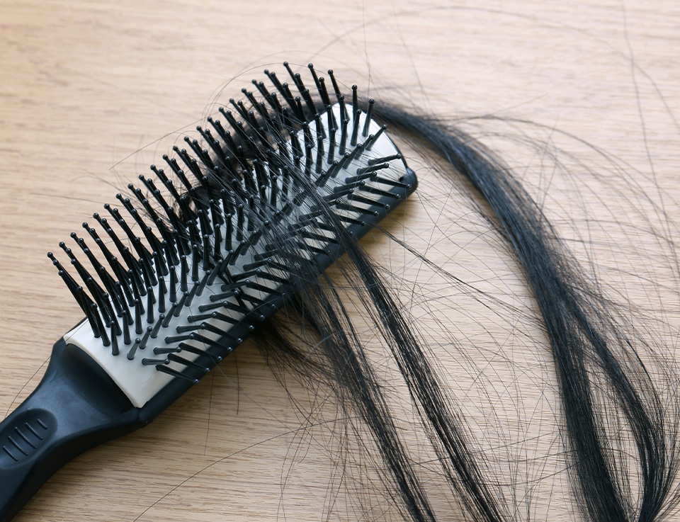 hair tangled on comb